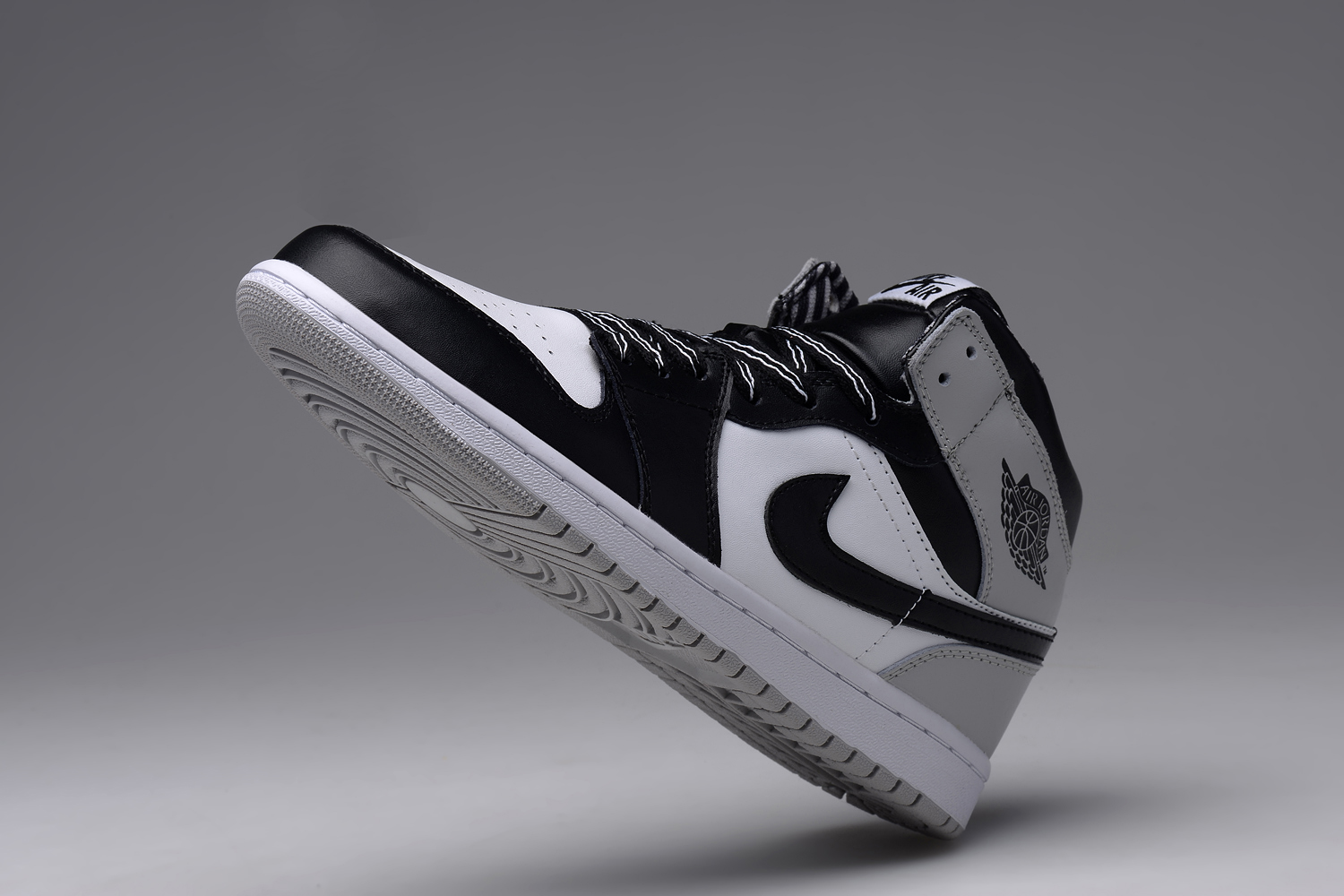 Air Jordan 1 Retro High OG Barons 555088 104