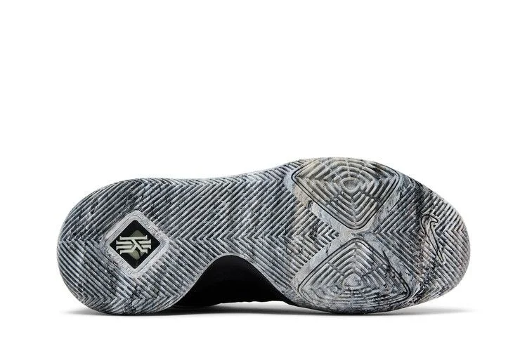 Кроссовки Nike Kyrie 3 'BHM'