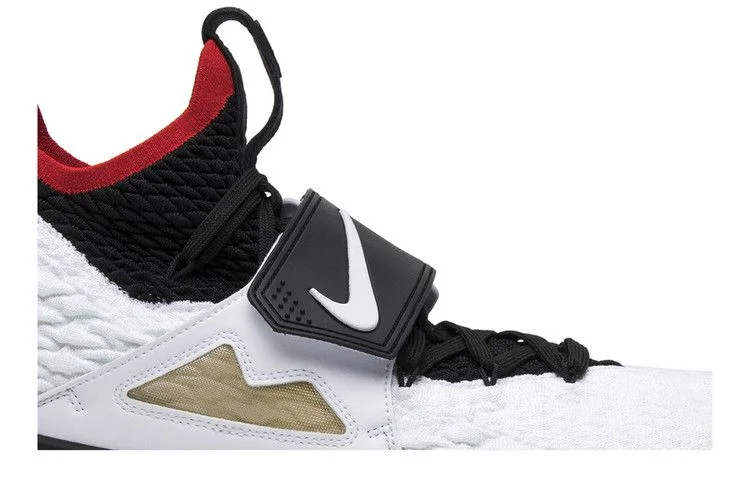 Кроссовки Nike LeBron 15 'Diamond Turf' PE