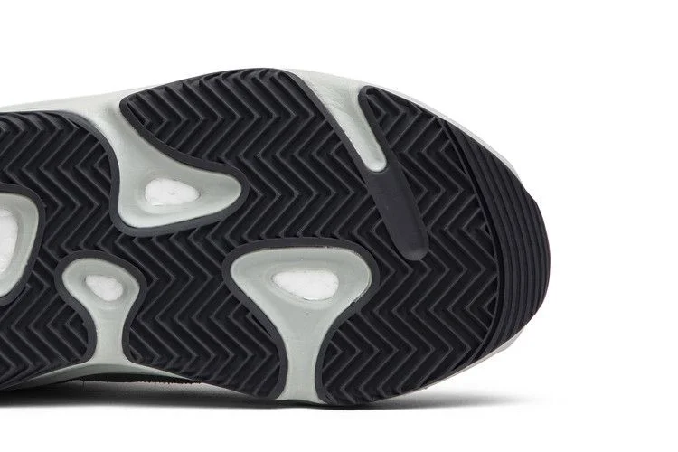 Кроссовки adidas Yeezy Boost 700 'Salt'
