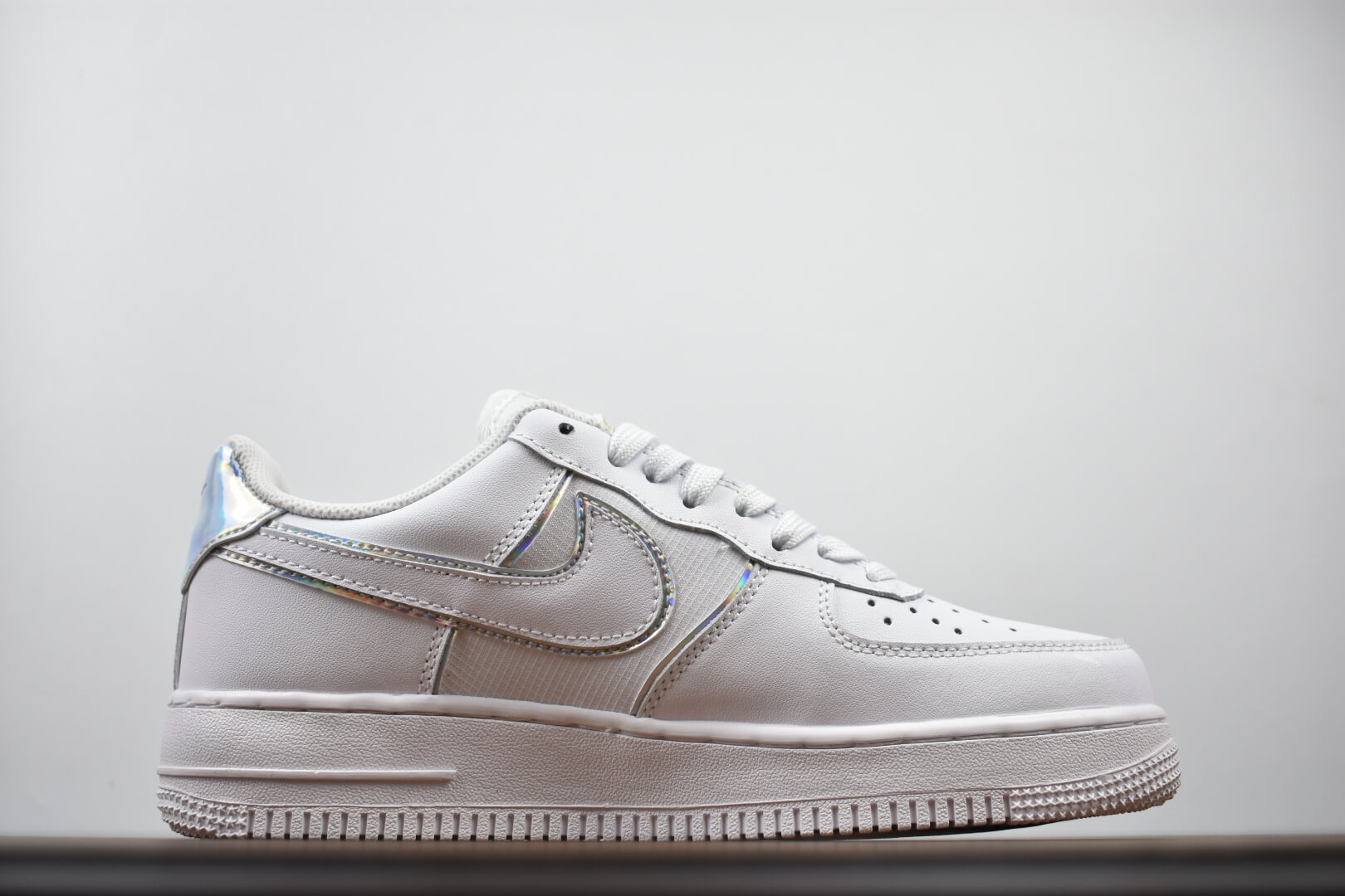 Кроссовки Nike Air Force 1 Low ’07 LV8 4 White Silver купить оригинал ...