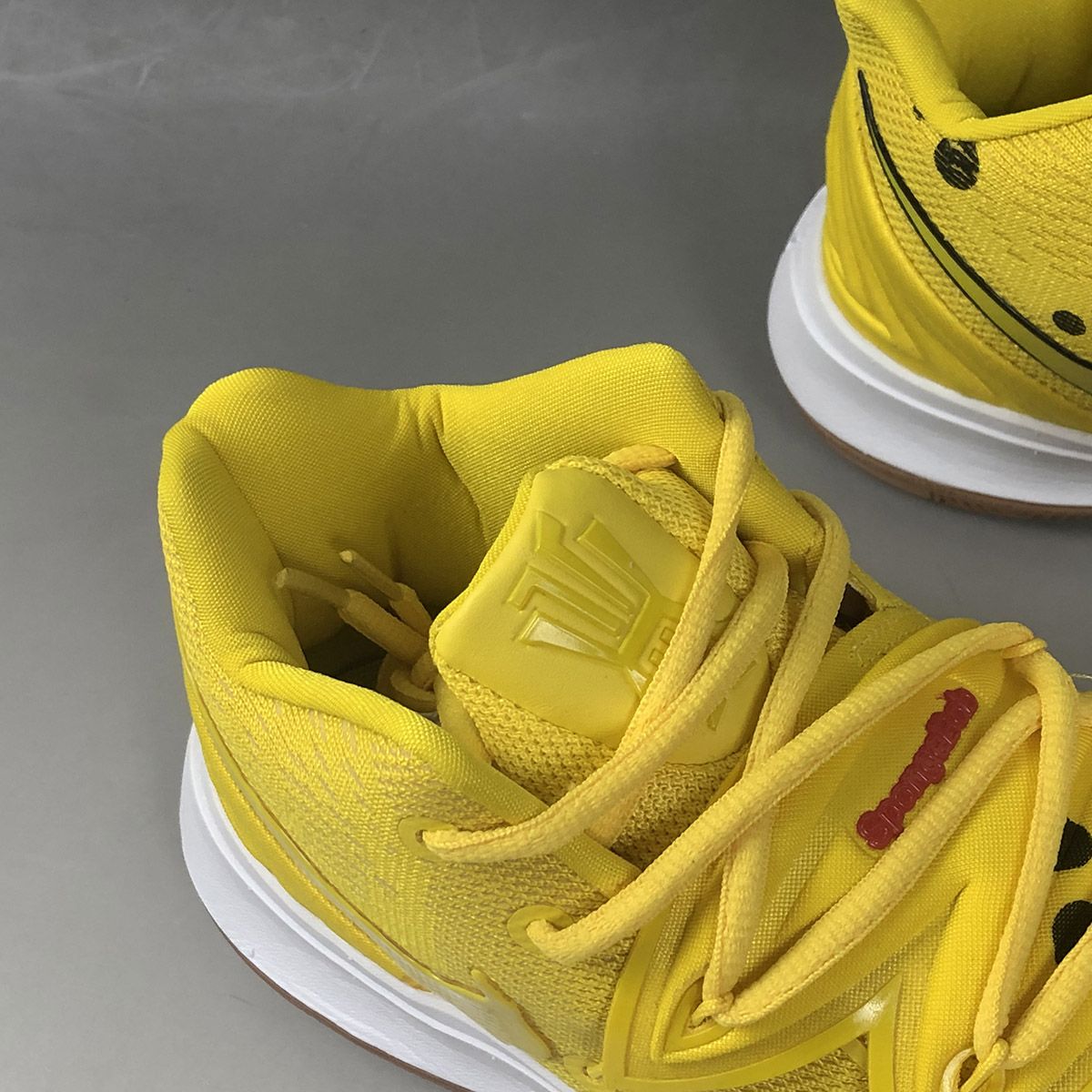 SpongeBob SquarePants x Nike Kyrie 5 SpongeBob CJ6951 700