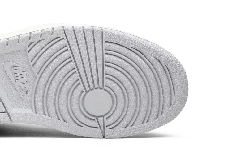 Кроссовки Air Jordan 1 Retro High OG 'Neutral Grey'