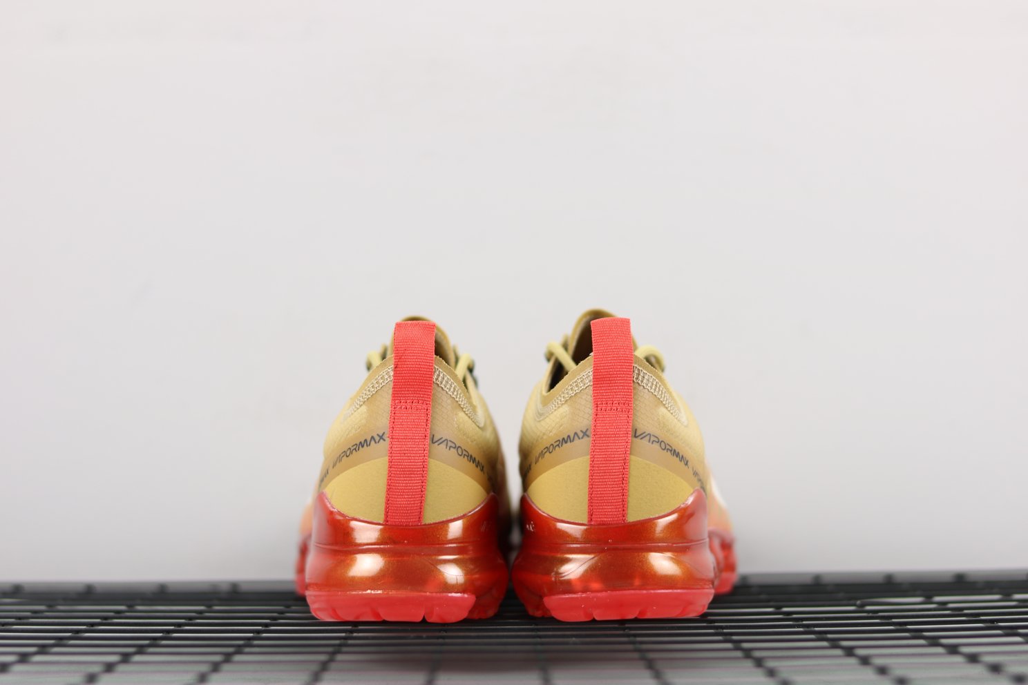 Nike Air VaporMax 2019 Club Gold Ember Glow AR6631 701