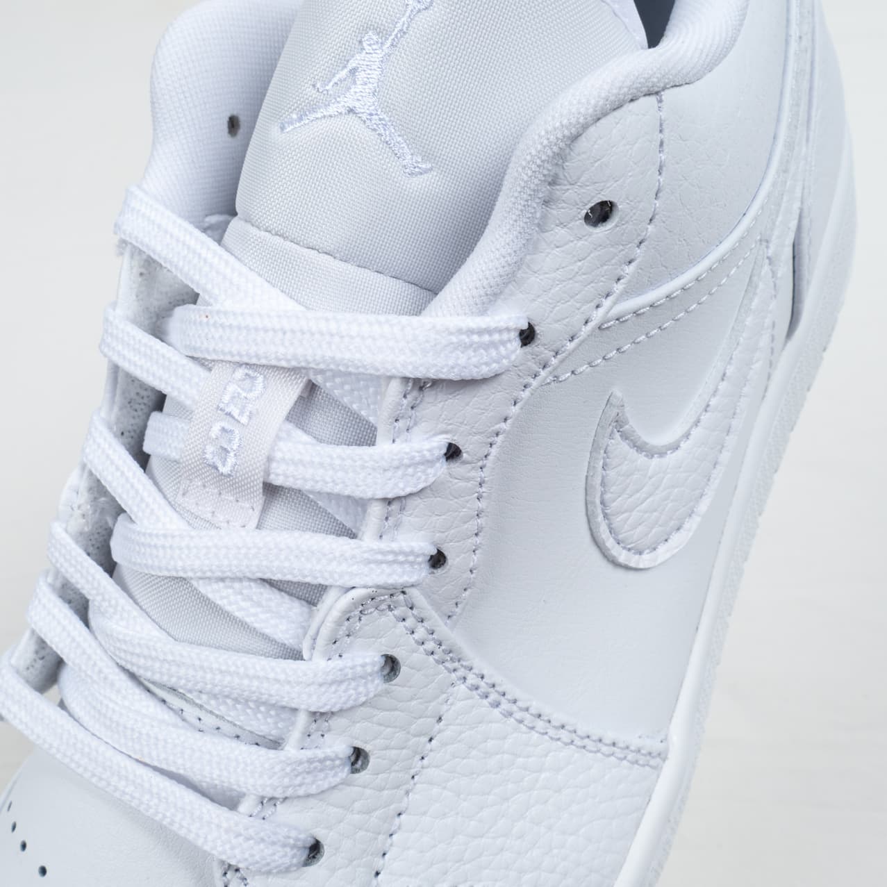 J1 low triple white online