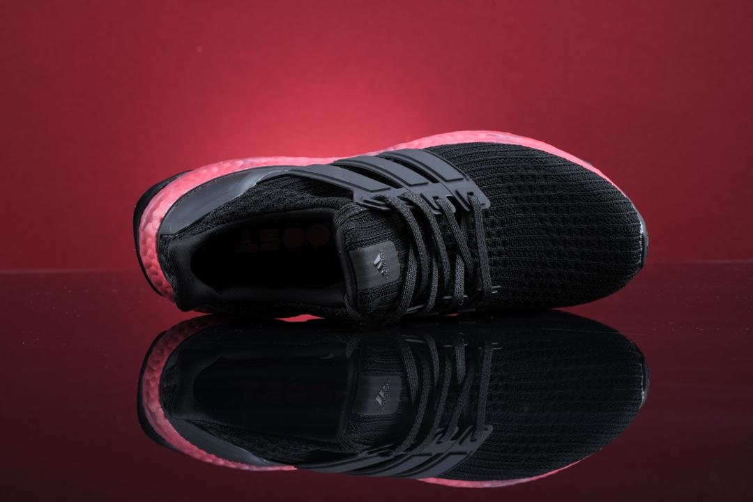 Кроссовки adidas Ultra Boost Colored Sole Red