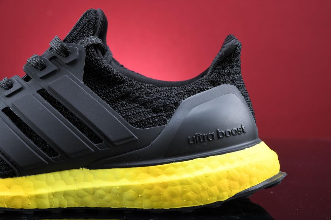 Кроссовки adidas Ultra Boost Colored Sole Yellow