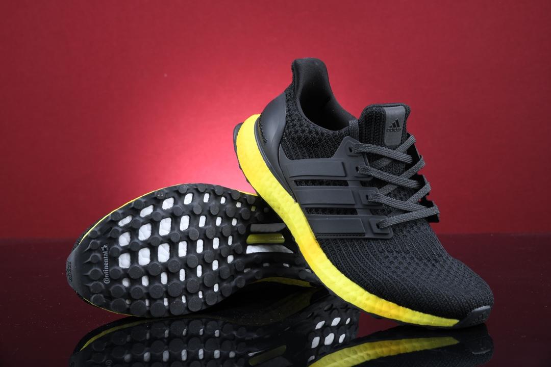 Кроссовки adidas Ultra Boost Colored Sole Yellow
