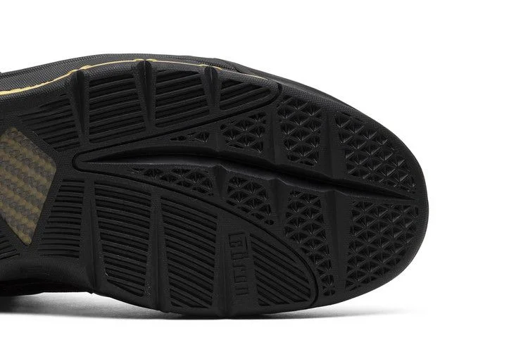 Кроссовки Nike Zoom LeBron 3 Retro 'Metallic Gold' 2018