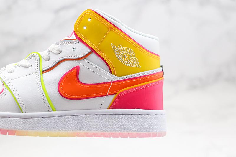 Кроссовки Air Jordan 1 Mid SE GS Edge Glow