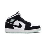 White/Black-Teal Tint