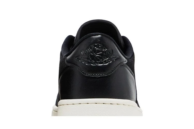 Кроссовки Wmns Air Jordan 1 Retro Low NS 'Black'