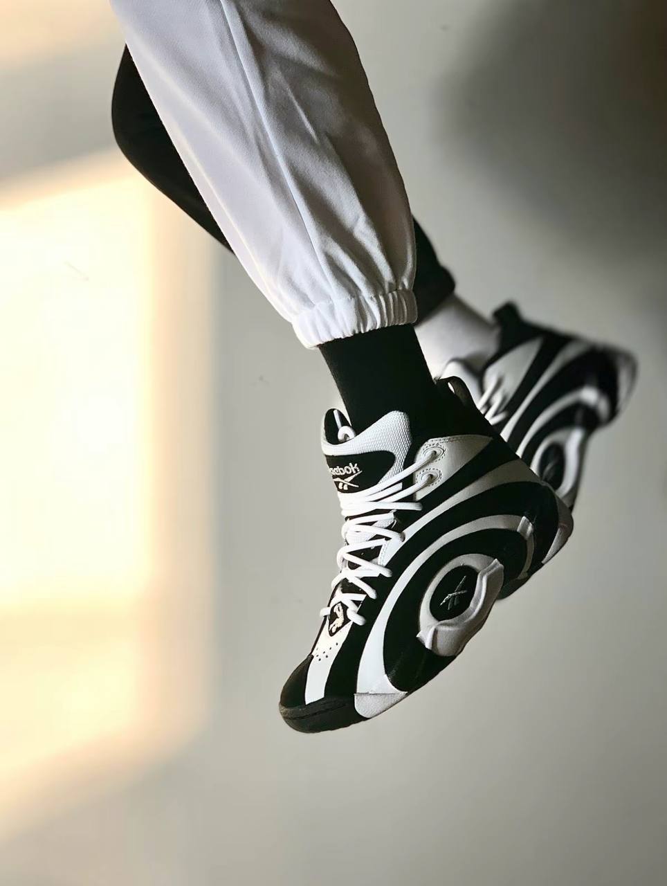 Кроссовки Reebok Shaqnosis Black White 2020 купить оригинал - цена в ...