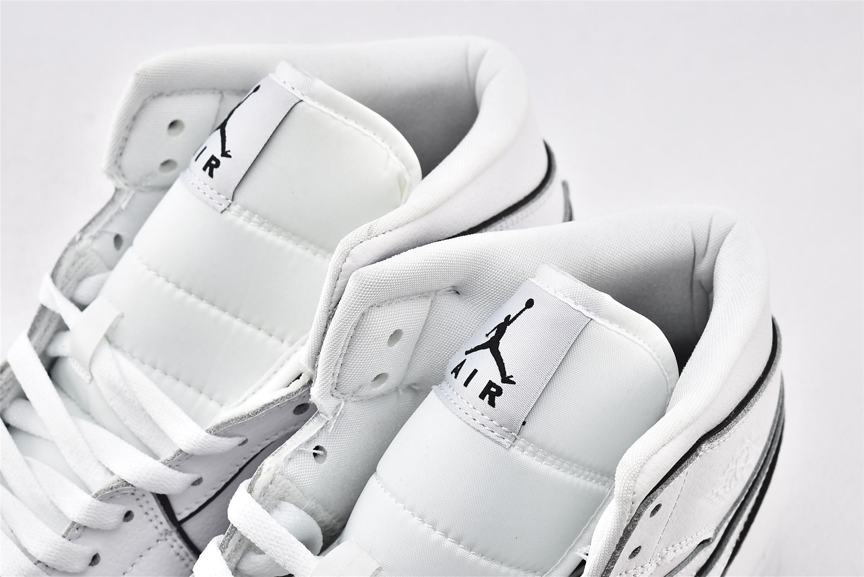 Кроссовки Wmns Air Jordan 1 Mid SE Iridescent Trim