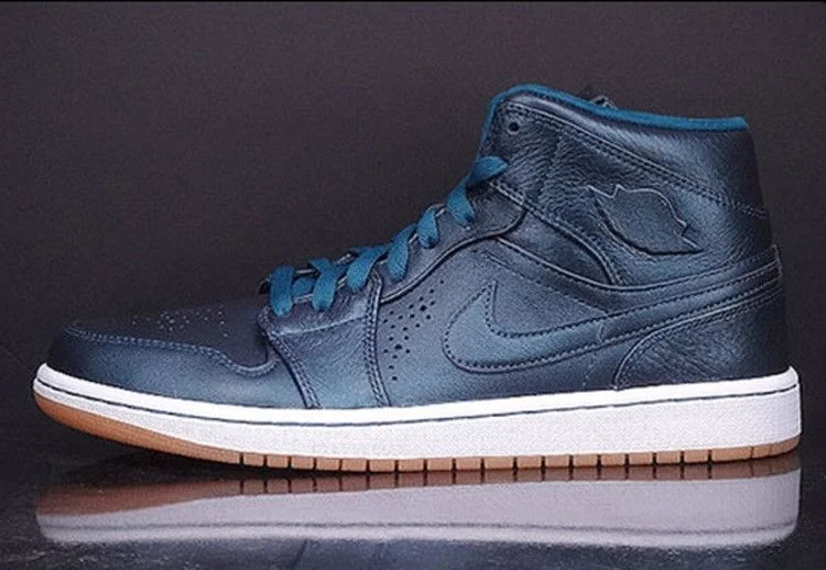Кроссовки Air Jordan 1 Mid Nouveau 'Space Blue'
