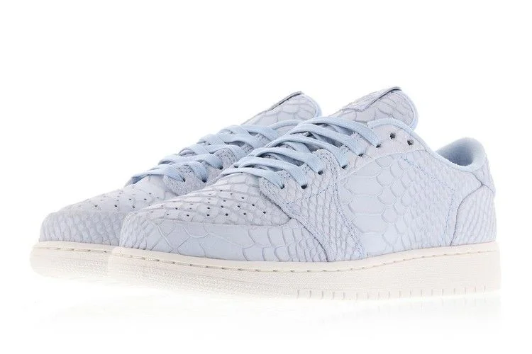 Кроссовки Air Jordan 1 Retro Low NS GS 'Ice Blue'