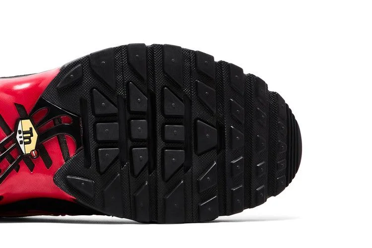 Кроссовки Supreme x Nike Air Max Plus TN 'University Red'