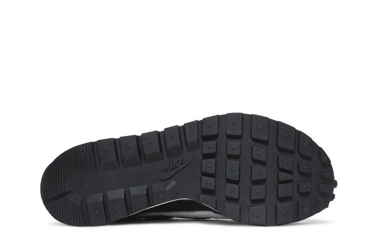 Кроссовки sacai x Nike VaporWaffle 'Black White'