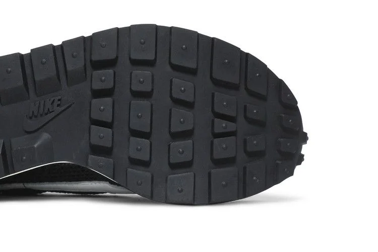 Кроссовки sacai x Nike VaporWaffle 'Black White'