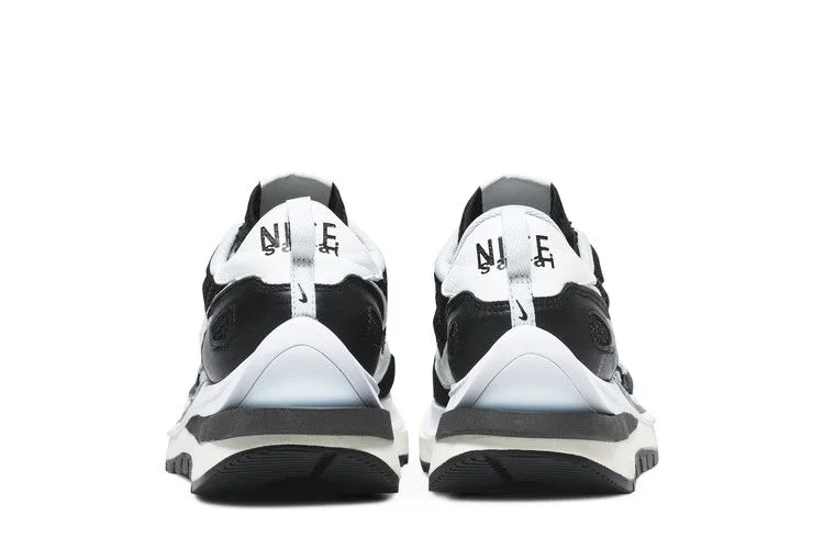 Кроссовки sacai x Nike VaporWaffle 'Black White'