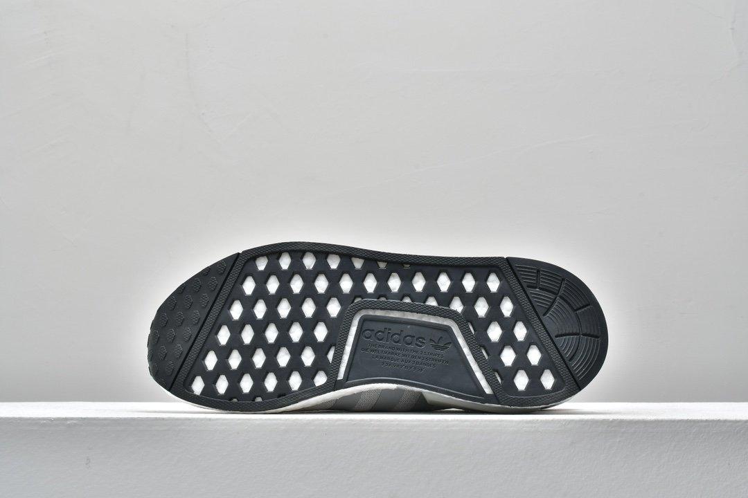 Кроссовки adidas NMD V2 Grey Two Silver Metallic