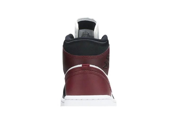 Кроссовки Wmns Air Jordan 1 Mid SE 'Gold Pendants'
