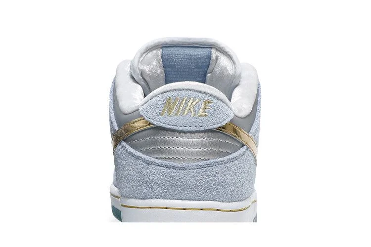 Кроссовки Sean Cliver x Nike Dunk Low SB 'Holiday Special'
