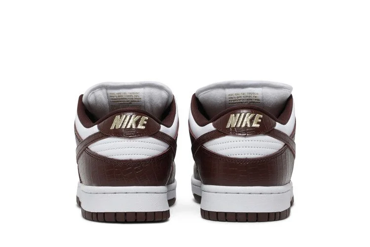 Кроссовки Supreme x Nike Dunk Low OG SB QS 'Barkroot Brown'