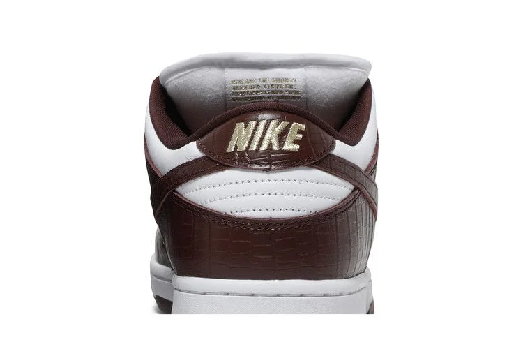 Кроссовки Supreme x Nike Dunk Low OG SB QS 'Barkroot Brown'