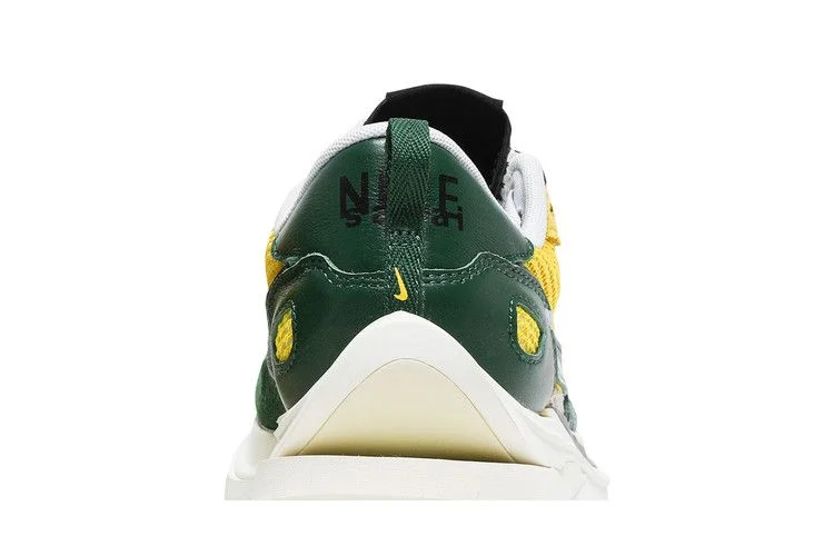 Кроссовки sacai x Nike VaporWaffle 'Tour Yellow'