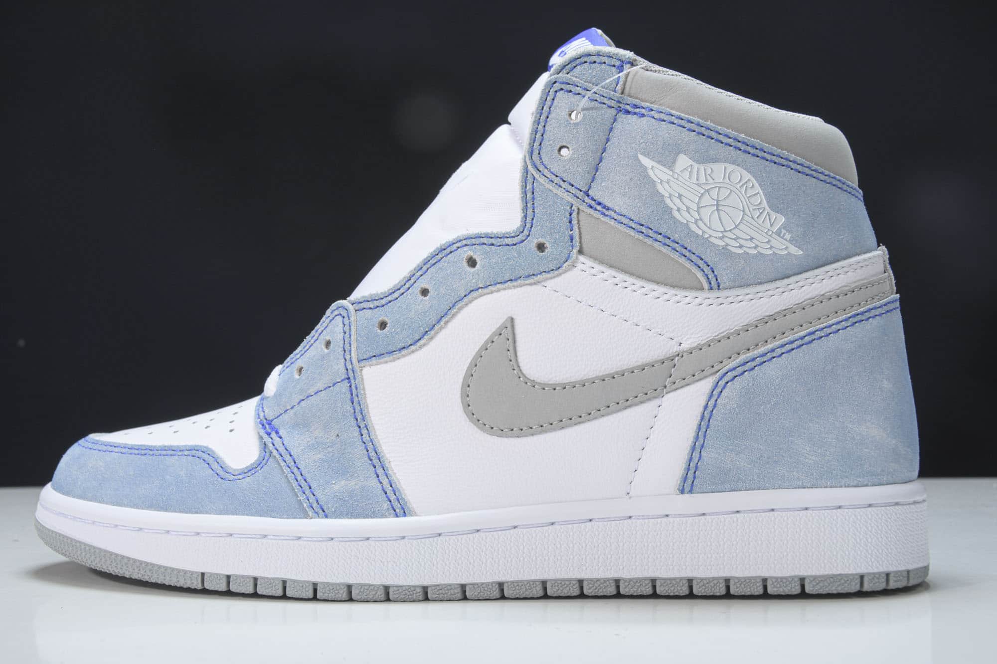 Кроссовки Air Jordan 1 Retro High OG Hyper Royal купить оригинал - цена ...