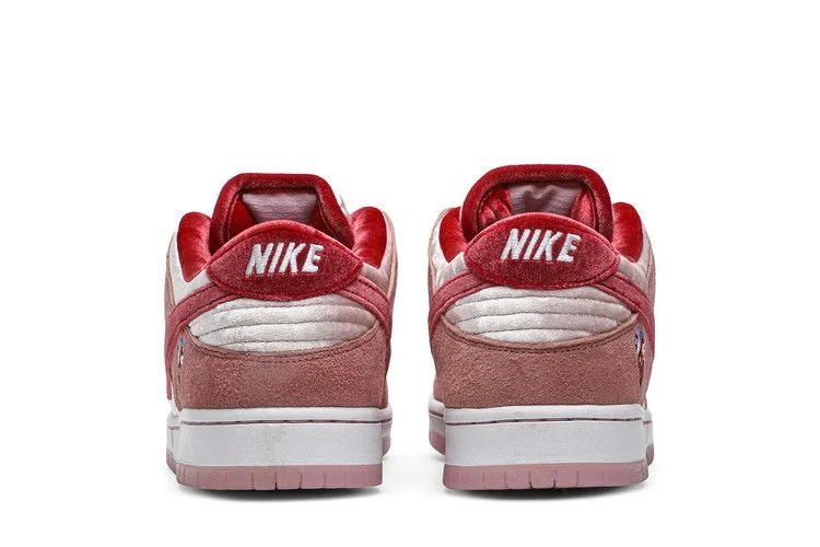 Кроссовки StrangeLove x Nike Dunk Low SB 'Valentine's Day'