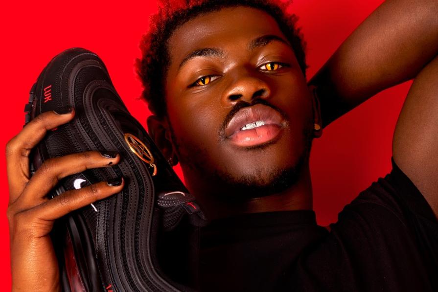 Nike vyigral sud po zapretu prodazhi sataninskih krossovok ot Lil Nas X