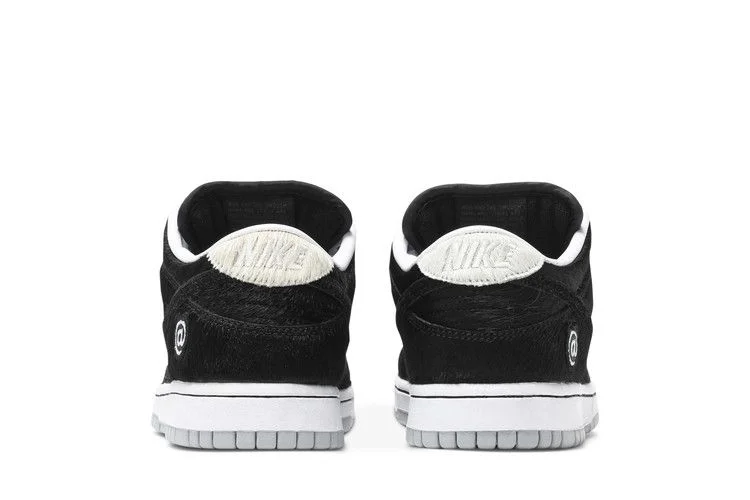 Кроссовки Medicom Toy x Nike Dunk Low SB 'BE@RBRICK'