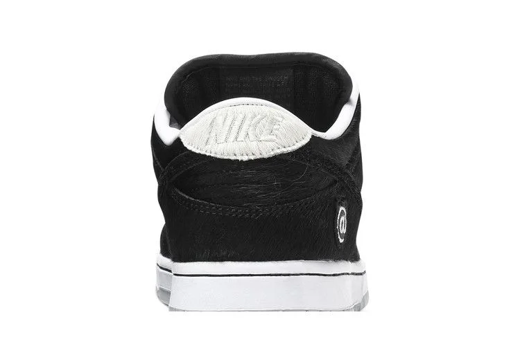 Кроссовки Medicom Toy x Nike Dunk Low SB 'BE@RBRICK'