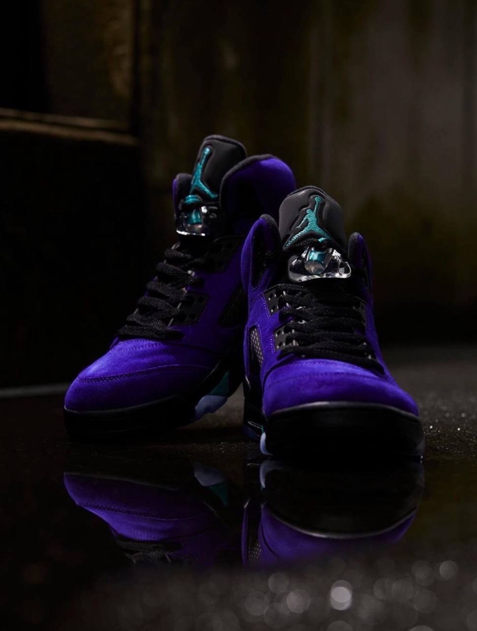 Jordans retro 5 black hotsell