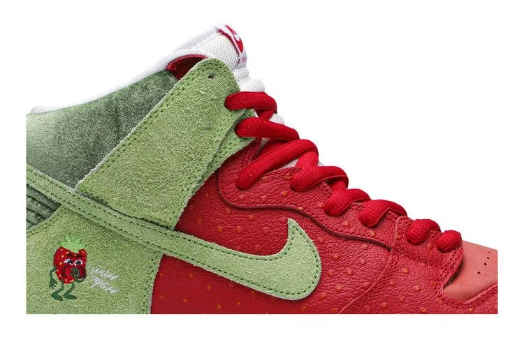 Кроссовки Nike Dunk High SB 'Strawberry Cough'