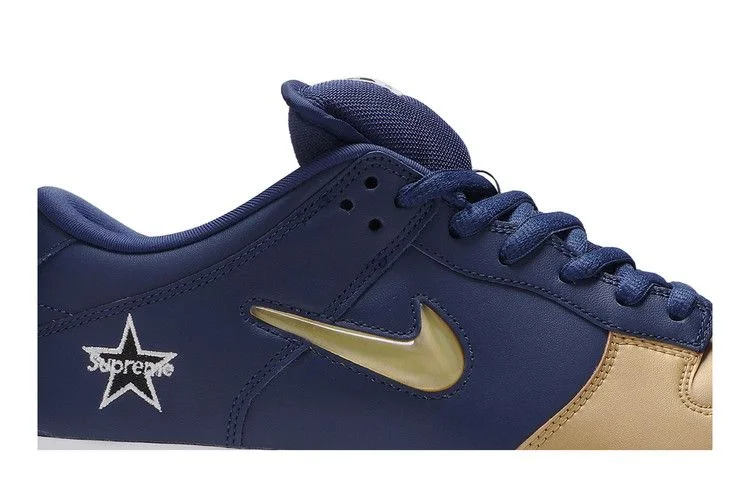 Кроссовки Supreme x Nike Dunk SB Low QS 'Metallic Gold'