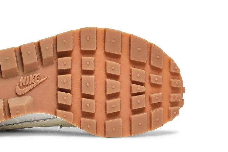 Кроссовки sacai x Nike VaporWaffle 'Sail Gum'
