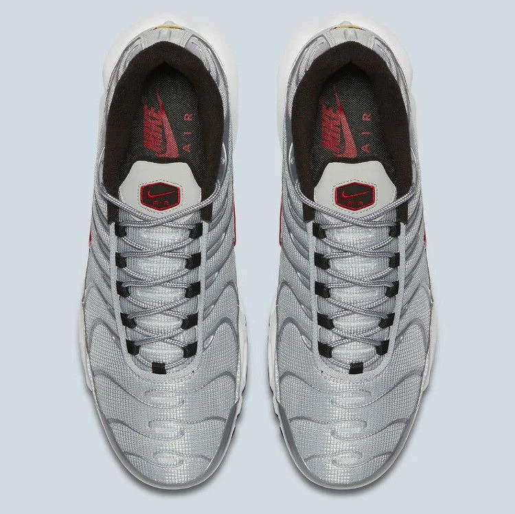 Кроссовки Nike Air Max Plus QS 'Silver Bullet'