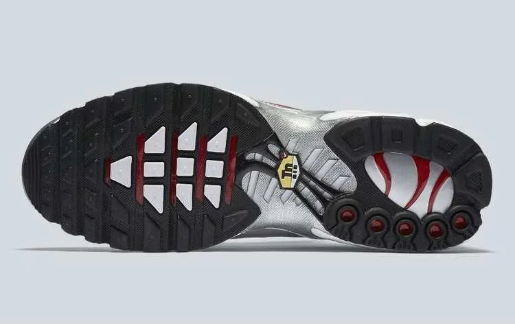 Кроссовки Nike Air Max Plus QS 'Silver Bullet'