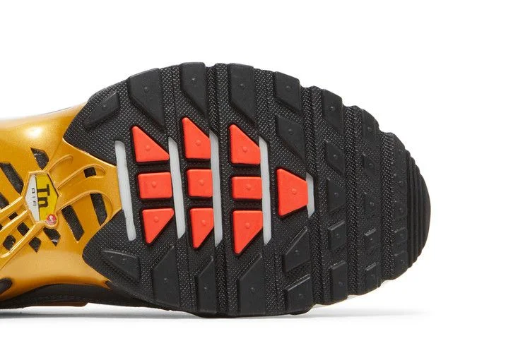 Кроссовки Nike Air Max Plus SE 'Iron Grey Metallic Gold'
