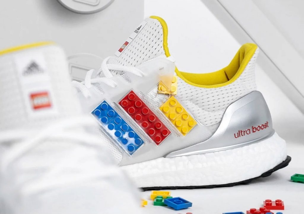 Model LEGO x adidas Ultra BOOST DNA rastsvetku kotoroj mozhno menyat samostoyatelno 6