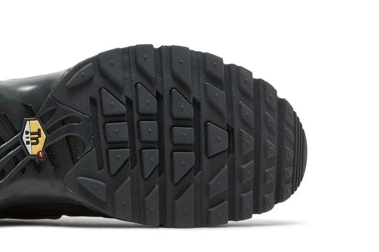 Кроссовки Nike Air Max Plus TN 'Black Metallic Gold'