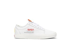 Истинно-белый