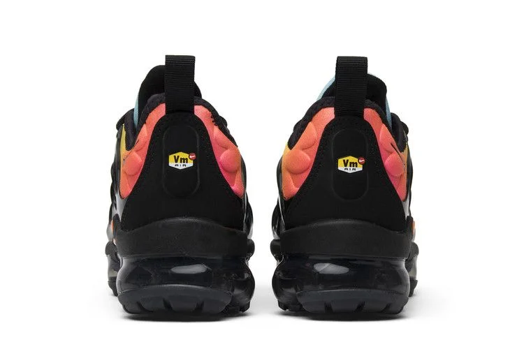 Кроссовки Nike Wmns Air VaporMax Plus 'Tropical Sunset'