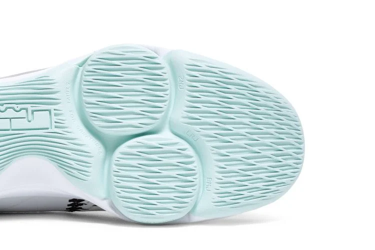 Кроссовки Nike LeBron Witness 5 'Pure Platinum Light Dew'