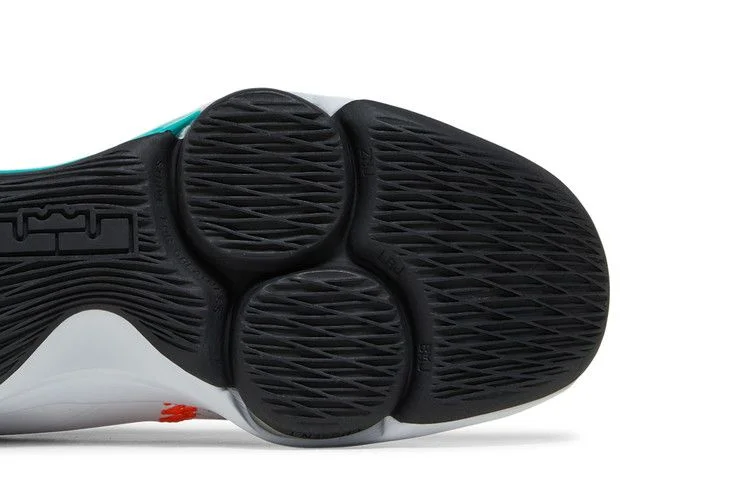 Кроссовки Nike LeBron Witness 5 'White Clear Jade'
