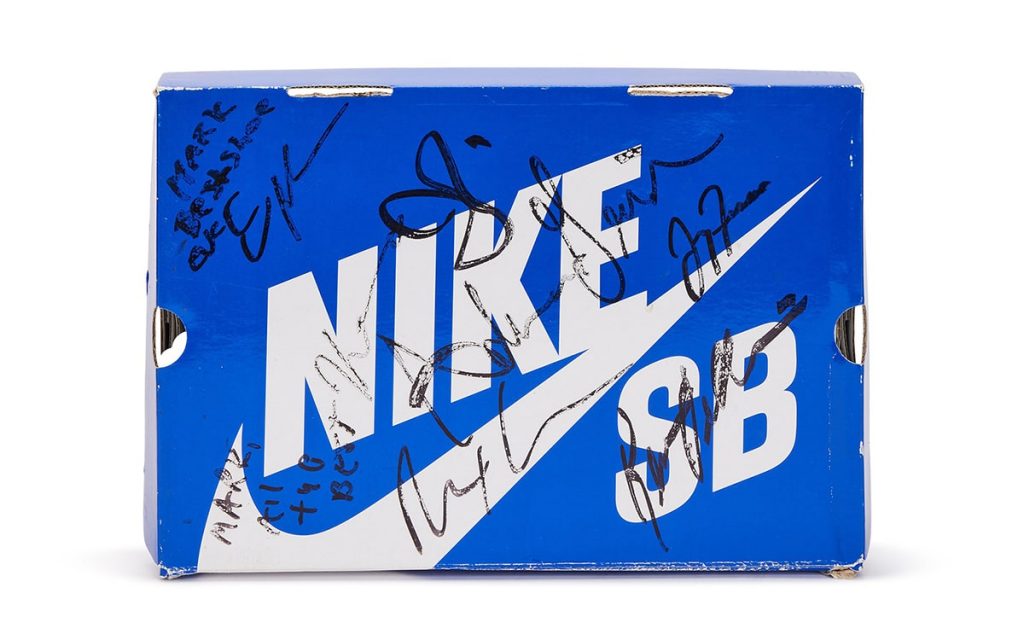 Kompaniya Sothebys sobrala redkie krossovki Nike Air na svoem auktsione The Entourage Collection 25