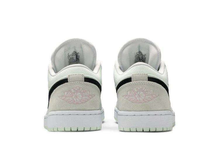 Кроссовки Wmns Air Jordan 1 Low SE 'Barely Green'